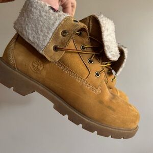 Women’s Timberland Brown Boots with Shearling Lining size 9.5